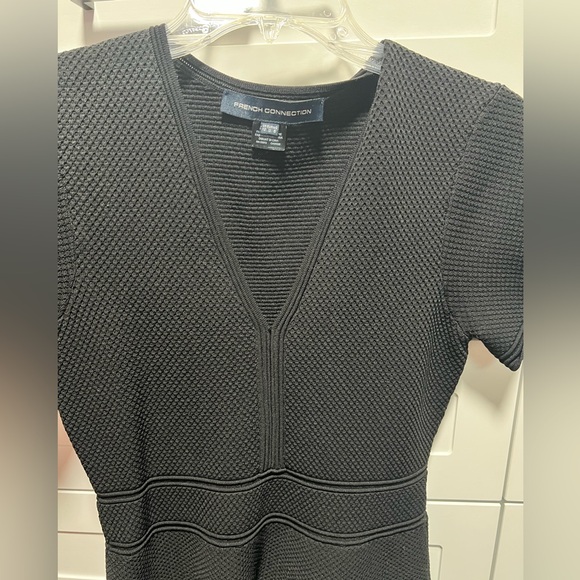 French Connection Textured Geometric Top Design Stretchy Shrt Sleeve Dress Sz 8 - Picture 6 of 10